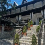 Popasul Izei din Săliștea de Sus, Maramureș – locație pentru tabere în Maramureș și grupuri organizate, cu experiență autentică maramureșeană, activități tradiționale și spații generoase pentru copii și adulți. Oferta Craciun,Rusalii,Florii,1 Mai, Paste
